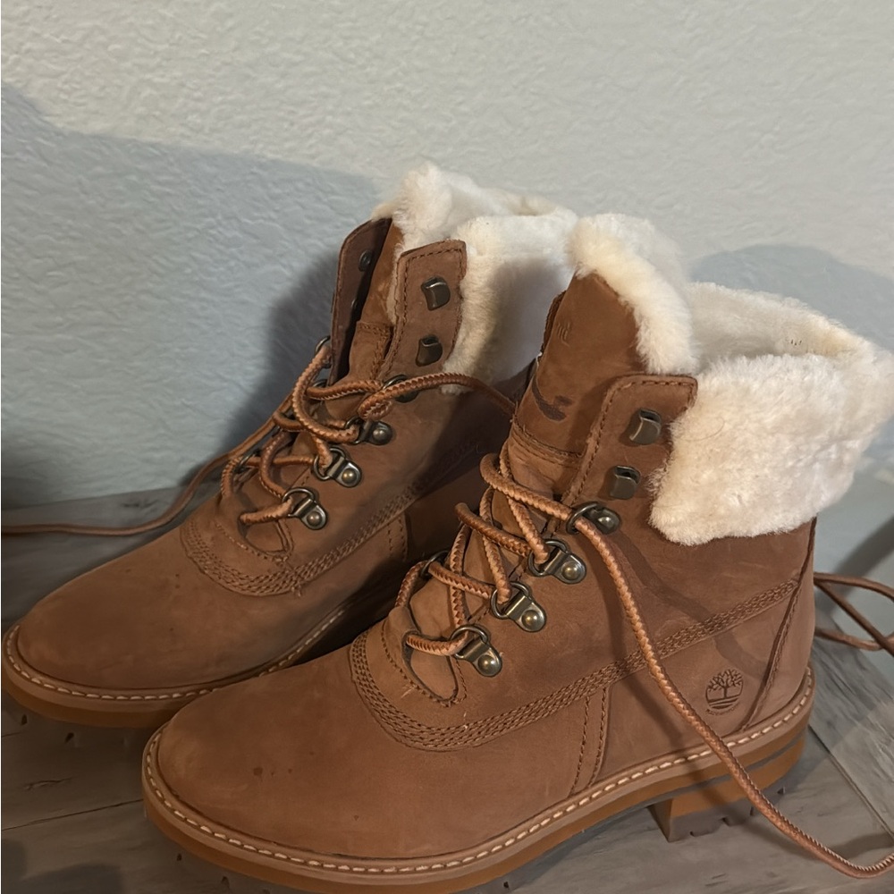 Timberland Tan Ankle Boots with White Fur Lining
